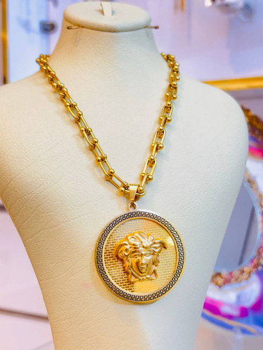 گردنبند تیفانی با مدال ورساچه